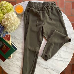 Size 4 LULU LEMON travel jogger